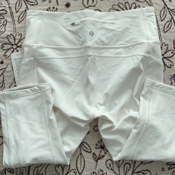 NWT-Lululemon Mind Over Miles Crop-White #50 - Picture 5 of 8